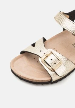 Geox Adriel Girl - Sandalen - Gold -Geox 53cc9a49c0744c568f493dcde432e877