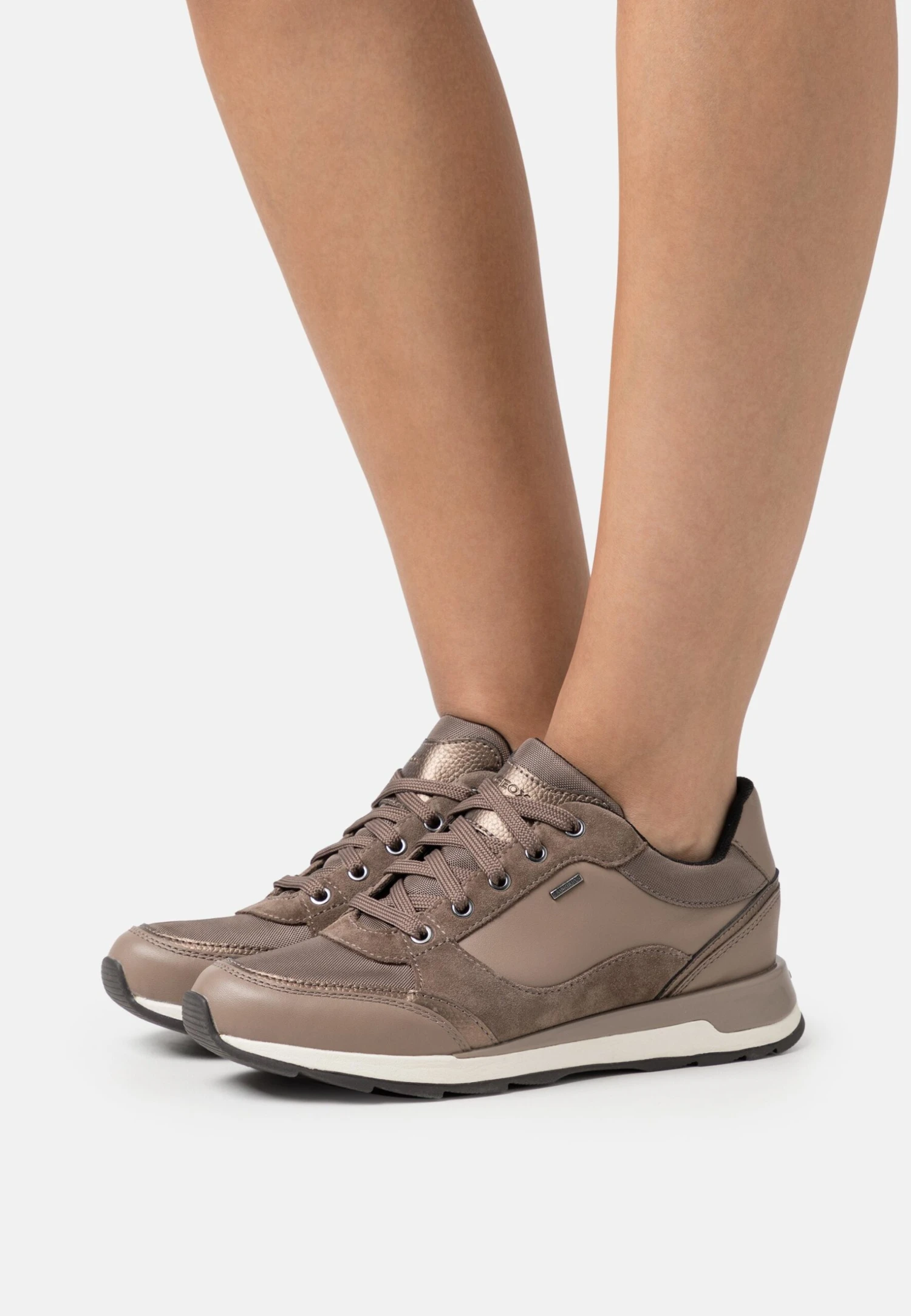 Geox New Aneko - Sneakers Laag - Dark Taupe 1 Geox New Aneko - Sneakers Laag - Dark Taupe