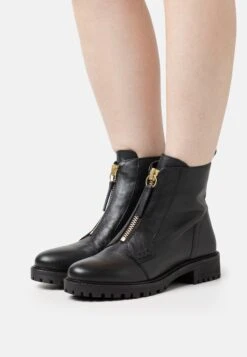 Geox Hoara - Korte Laarzen - Black