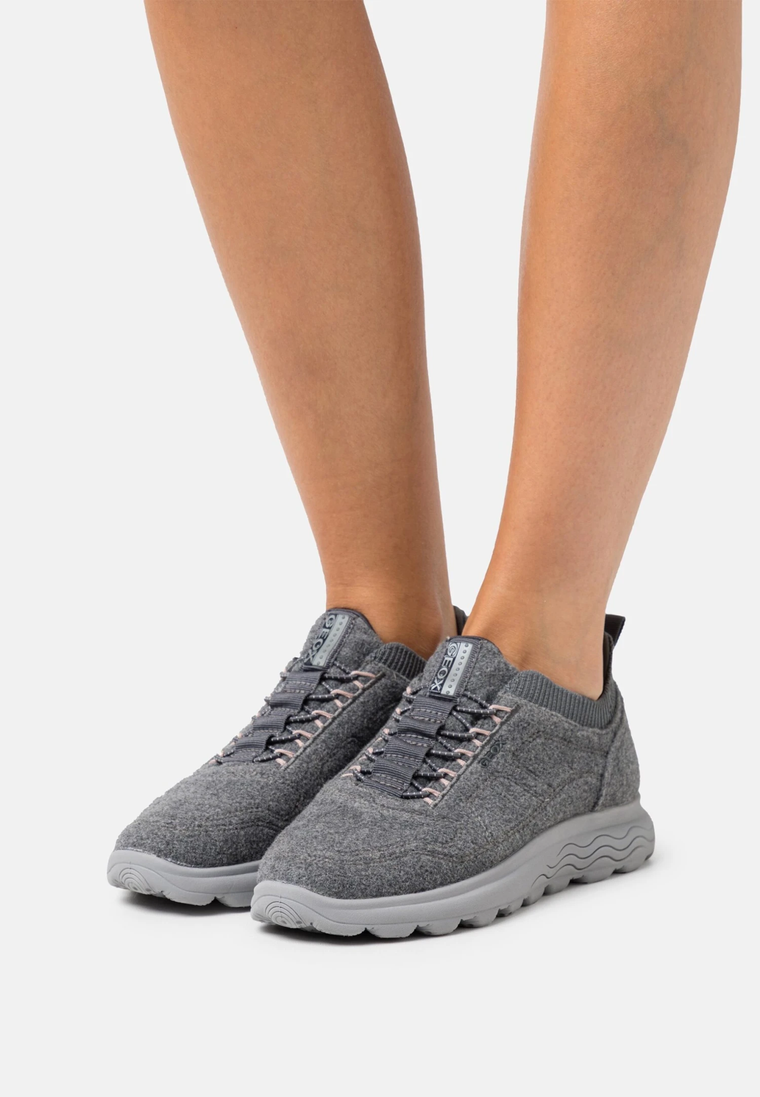 Geox D Spherica - Sneakers Laag - Anthracite 1 Geox D Spherica - Sneakers Laag - Anthracite