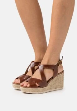 Geox Ponza - Sandalen Met Hoge Hak - Brown