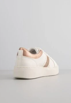 Geox Skyely - Sneakers Laag - White Rose Gold -Geox f35ae0ef875542f2a4a529252196fea2